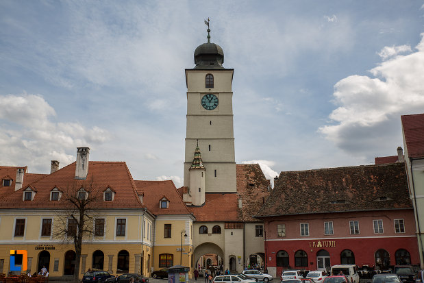 fotografie-cu-turnul-sfatului-din-sibiu-judetul-sibiu.jpg