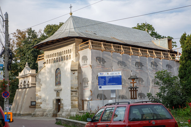 fotografie-din-lateral-cu-biserica-invierea-domnului-vascresenia-1551-din-suceava-judetul-suceava.jpg