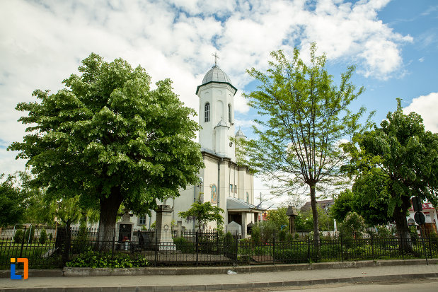 fotografie-din-lateral-cu-biserica-sf-nicolae-din-caracal-judetul-olt.jpg