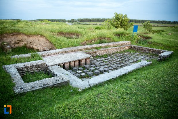 fundatie-cladire-cu-hypocaust-asezarea-romana-sucidava-din-corabia-judetul-olt.jpg