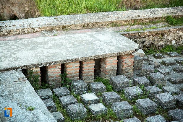 fundatie-de-cladire-din-asezarea-romana-sucidava-din-corabia-judetul-olt-2.jpg