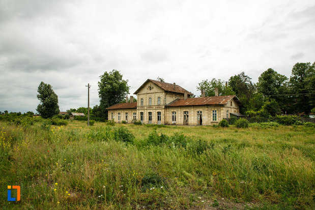 gara-1893-din-odobesti-judetul-vrancea-vazuta-de-la-distanta.jpg