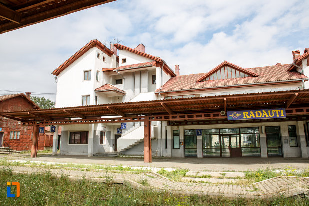 gara-din-radauti-judetul-suceava-vazuta-din-spate.jpg
