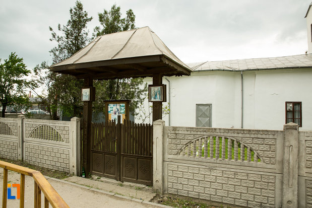 gard-de-la-biserica-sf-nicolae-din-filiasi-judetul-dolj.jpg
