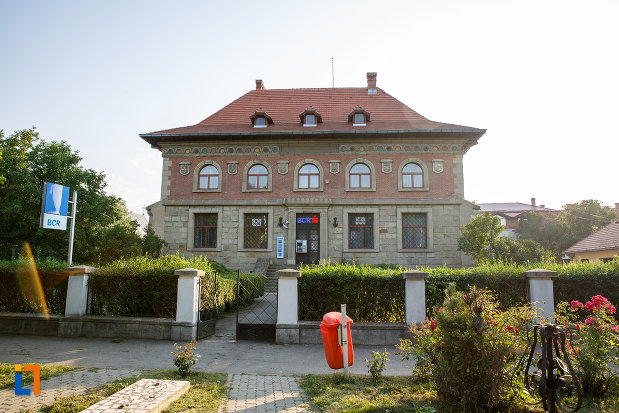 gardul-de-la-banca-comerciala-romana-din-radauti-judetul-suceava.jpg