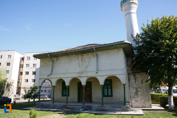geamia-mahmud-yazici-din-isaccea-judetul-tulcea-vazuta-din-lateral.jpg