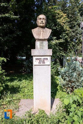 grigore-antipa-grupul-statuar-din-parcul-mihai-eminescu-din-botosani-judetul-botosani.jpg