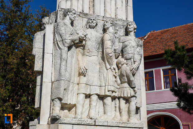 grupul-statuar-palia-din-orastie-judetul-hunedoara-una-dintre-fete.jpg
