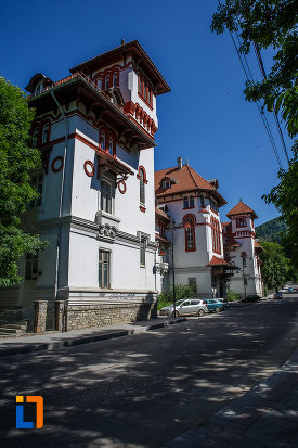 hotel-caraiman-din-sinaia-judetul-prahova-vazut-din-lateral.jpg