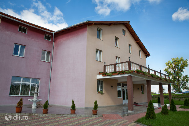 hotel-restaurant-interior-restaurant-lacul-lui-pintea-judetul-satu-mare.jpg