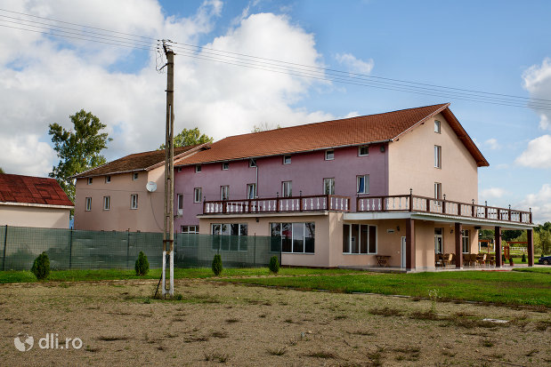 hotel-restaurant-lacul-lui-pintea-judetul-satu-mare.jpg