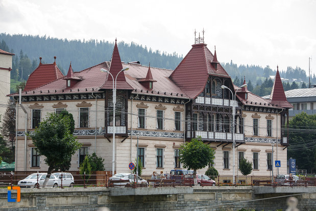 hotelul-carol-fosta-vila-1-1896-din-vatra-dornei-judetul-suceava.jpg