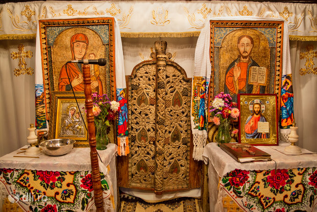 icoane-din-biserica-de-lemn-din-desesti-judetul-maramures.jpg