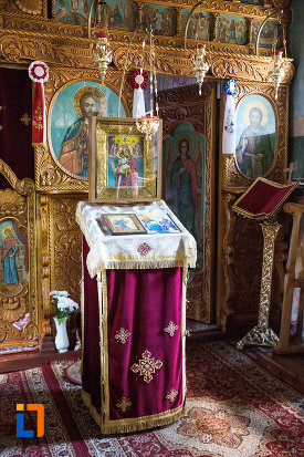 iconostas-din-biserica-taierea-capului-sf-ioan-botezatorul-din-targoviste-judetul-dambovita.jpg