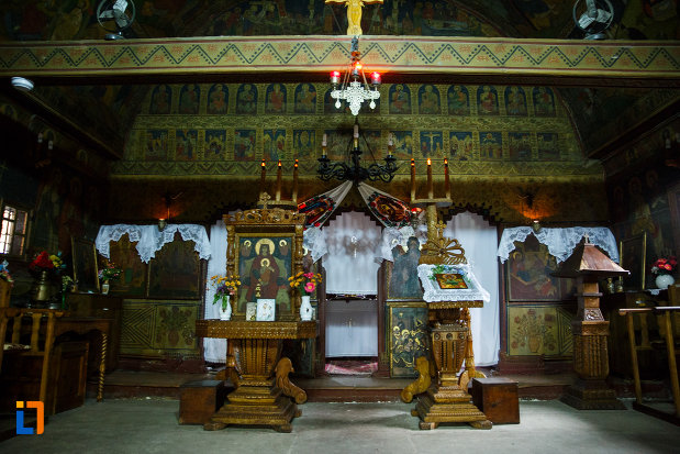iconostasuri-din-biserica-de-lemn-sf-pantelimon-din-baile-olanesti-judetul-valcea.jpg