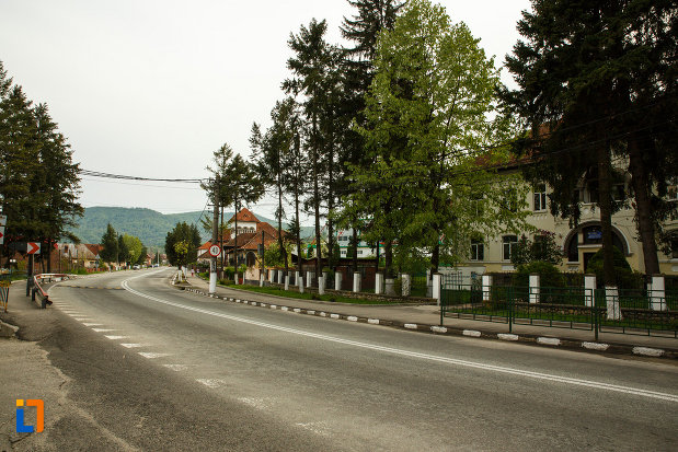 imagine-cu-ansamblul-urban-calea-lui-traian-din-calimanesti-judetul-valcea.jpg