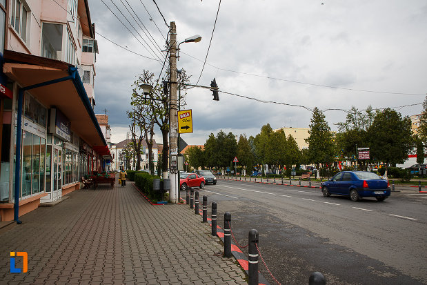 imagine-cu-ansamblul-urban-piata-unirii-din-hateg-judetul-hunedoara.jpg