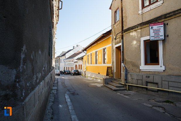 imagine-cu-ansamblul-urban-str-mihai-eminescu-din-orastie-judetul-hunedoara.jpg