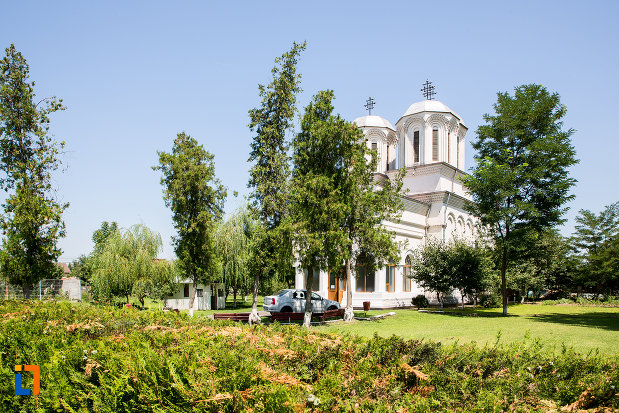 imagine-cu-biserica-eroilor-din-oltenita-judetul-calarasi.jpg