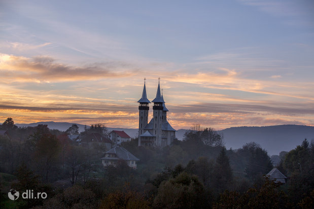 imagine-cu-biserica-noua-din-breb-judetul-maramures.jpg