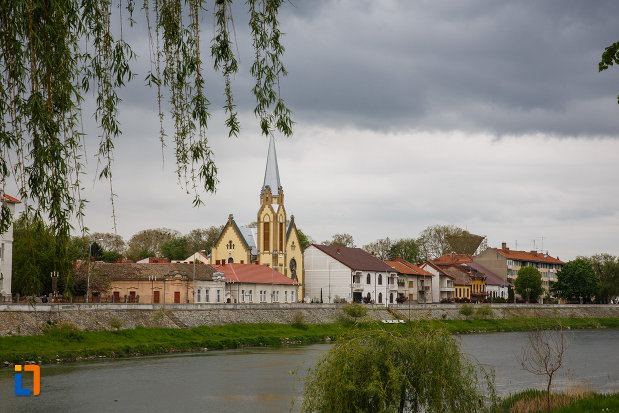 imagine-cu-biserica-reformata-si-orasul-lugoj-judetul-timis.jpg