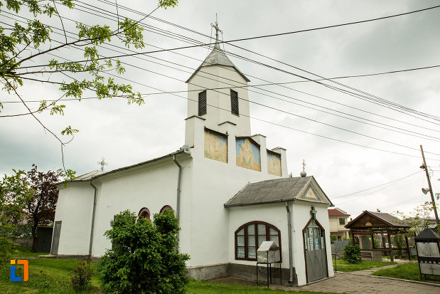 imagine-cu-biserica-sf-nicolae-din-filiasi-judetul-dolj.jpg