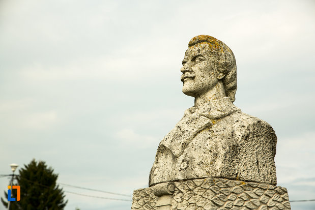 imagine-cu-bustul-de-la-mormantul-generalului-gh-magheru-din-targu-jiu-judetul-gorj.jpg