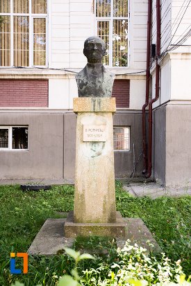 imagine-cu-bustul-lui-d-pompeiu-din-dorohoi-judetul-botosani.jpg
