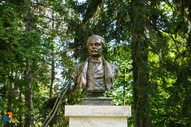 imagine-cu-bustul-lui-mihai-eminescu-din-baile-govora-judetul-valcea.jpg