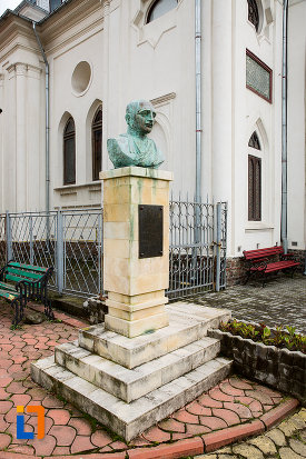 imagine-cu-bustul-preotului-ioan-rautescu-din-campulung-muscel-judetul-arges.jpg