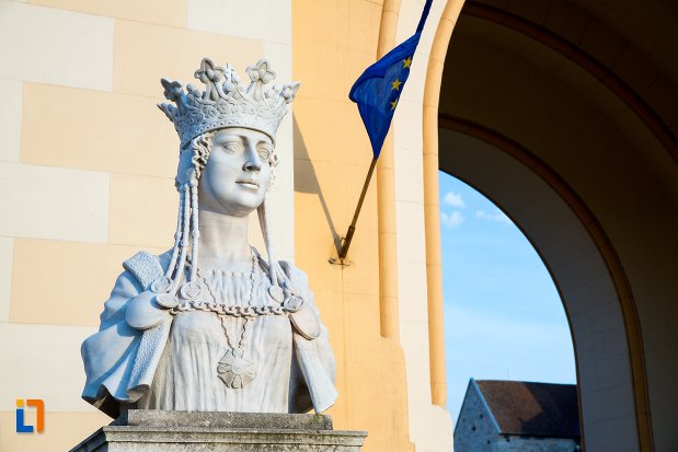 imagine-cu-bustul-reginei-maria-din-alba-iulia-judetul-alba.jpg
