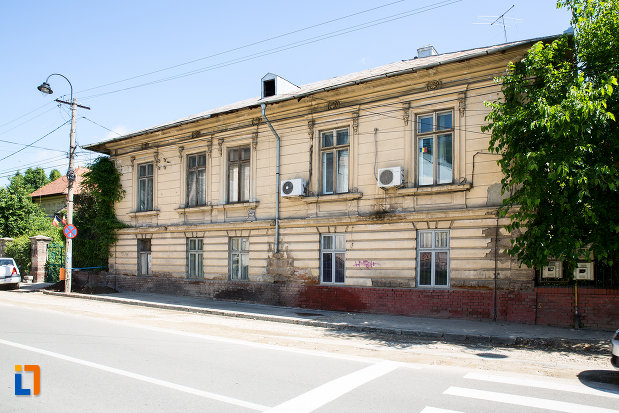 imagine-cu-casa-bellu-1880-din-targoviste-judetul-dambovita.jpg