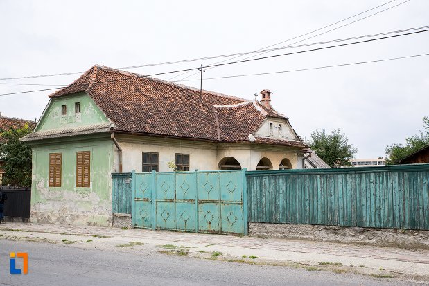 imagine-cu-casa-de-pe-b-dul-moroianu-nr-303-din-sacele-judetul-brasov.jpg