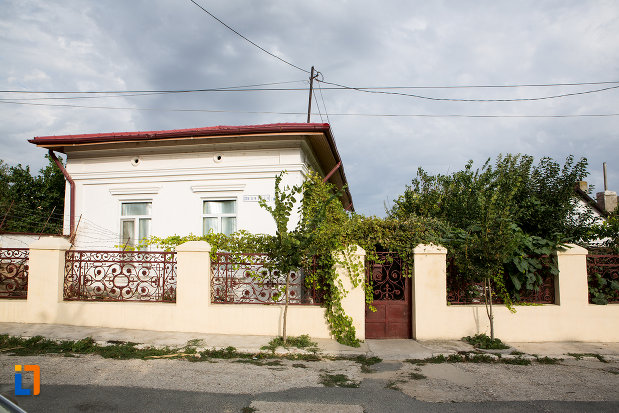 imagine-cu-casa-din-str-ovidiu-nr-8-din-harsova-judetul-constanta.jpg