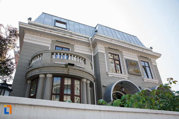 imagine-cu-casa-fost-sediu-de-banca-1890-azi-hotel-angelo-doro-din-ploiesti-judetul-prahova.jpg