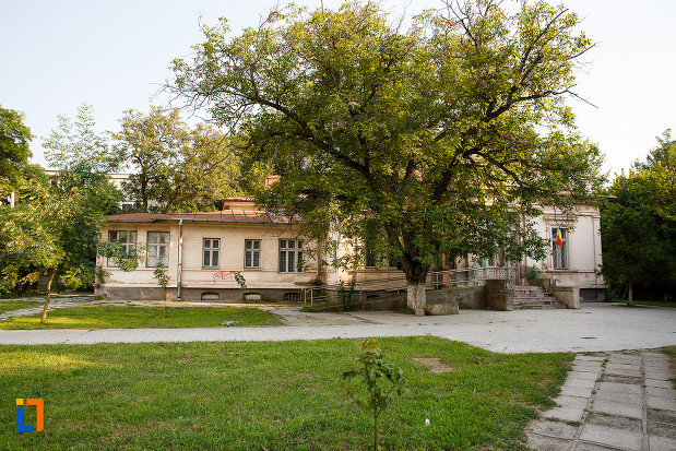 imagine-cu-casa-prefectului-azi-administratia-financiara-1880-din-turnu-magurele-judetul-teleorman.jpg