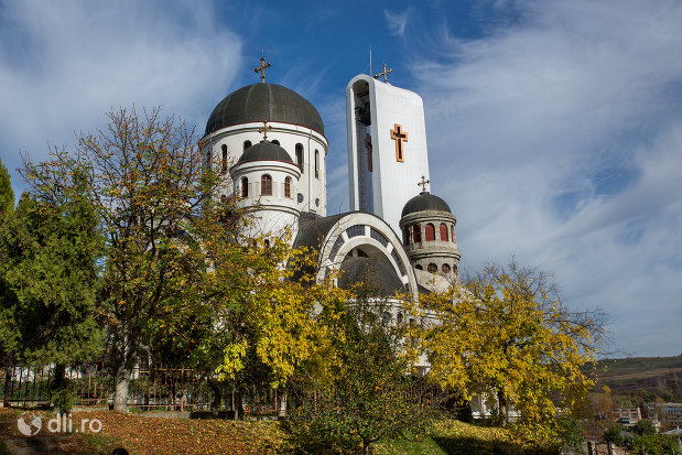 imagine-cu-catedrala-ortodoxa-sfanta-vineri-din-zalau-judetul-salaj.jpg