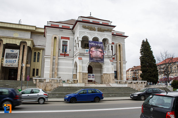imagine-cu-cazinoul-functionarilor-azi-teatrul-i-d-sarbu-din-petrosani-judetul-hunedoara.jpg