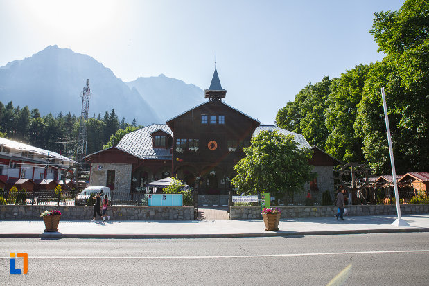 imagine-cu-centrul-cultural-aurel-store-din-busteni-judetul-prahova.jpg