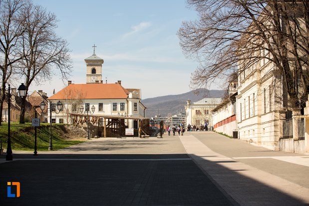 imagine-cu-cetatea-alba-carolina-din-alba-iulia-judetul-alba.jpg