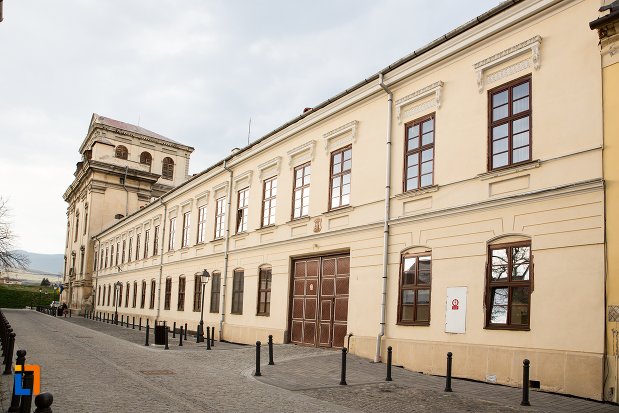 imagine-cu-cladirea-colegiului-reformat-din-alba-iulia-judetul-alba.jpg