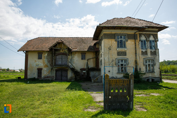imagine-cu-conacul-din-babeni-judetul-valcea.jpg