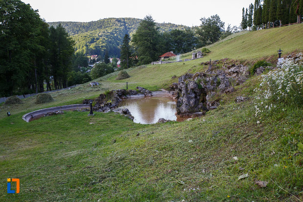 imagine-cu-domeniul-de-la-castelul-cantacuzino-din-busteni-judetul-prahova.jpg