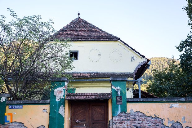 imagine-cu-fosta-resedinta-de-vara-a-familiei-brukenthal-azi-locuinta-din-brasov-judetul-brasov.jpg