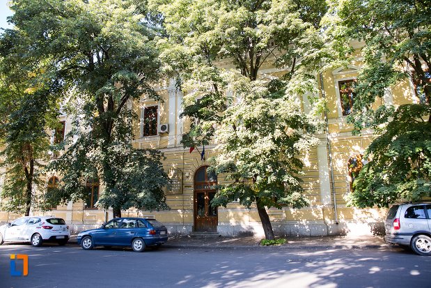 imagine-cu-fostul-liceu-de-fete-azi-colegiul-national-gh-m-murgoci-din-braila-judetul-braila.jpg