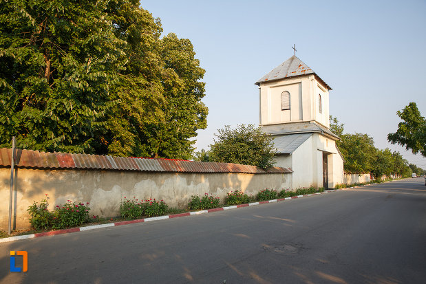 imagine-cu-gardul-de-la-biserica-sf-imparati-serdareasa-1835-din-rosiorii-de-vede-judetul-teleorman.jpg