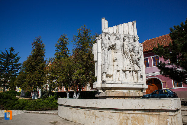 imagine-cu-grupul-statuar-palia-din-orastie-judetul-hunedoara.jpg