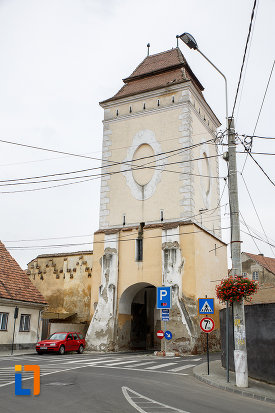 imagine-cu-latura-de-nord-turnul-portii-strazii-pietruite-curtine-fragmente-a-cetatii-din-medias-judetul-sibiu.jpg