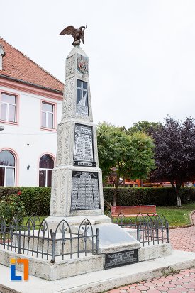 imagine-cu-monumentul-eroilor-din-codlea-judetul-brasov.jpg