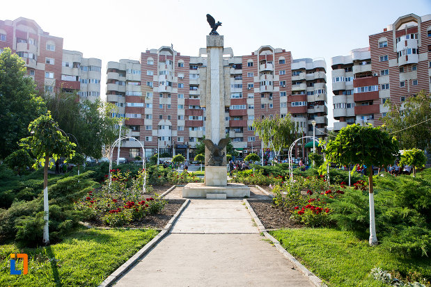 imagine-cu-monumentul-eroilor-din-navodari-judetul-constanta.jpg